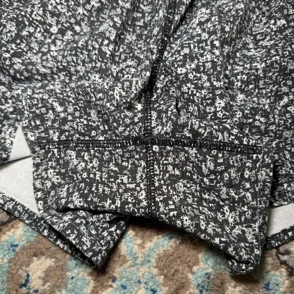 Lululemon Tracker Short 6 - Picture 3 of 6